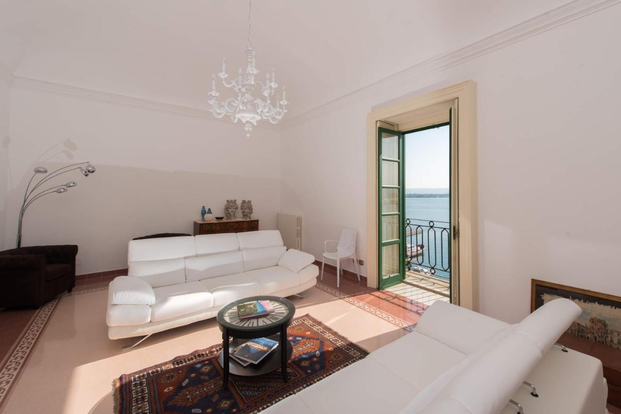 Duomo Seaside Deluxe Apartment By Ortigia Apartments Сиракузы Экстерьер фото