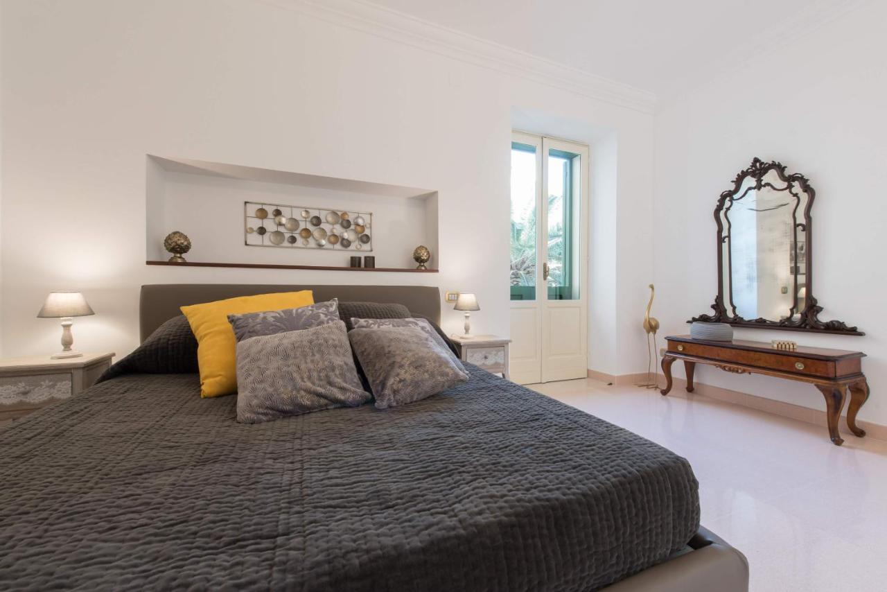 Duomo Seaside Deluxe Apartment By Ortigia Apartments Сиракузы Экстерьер фото