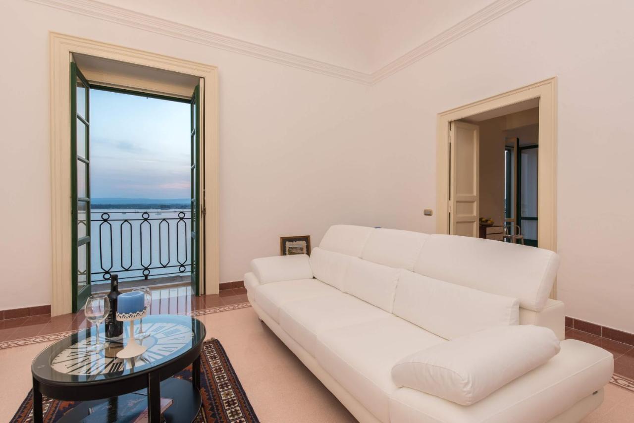 Duomo Seaside Deluxe Apartment By Ortigia Apartments Сиракузы Экстерьер фото