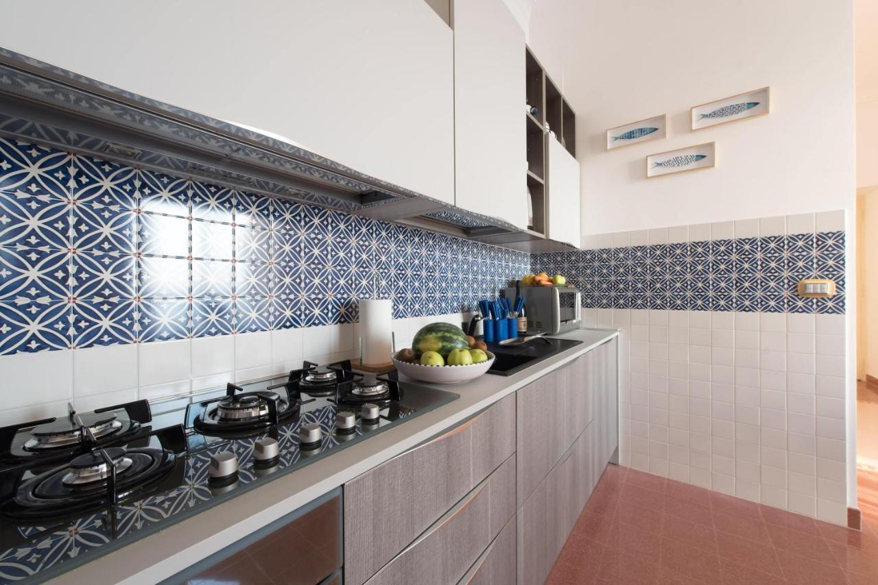 Duomo Seaside Deluxe Apartment By Ortigia Apartments Сиракузы Экстерьер фото